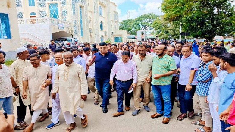 ইউএনও অফিস ঘেরাও করেছে বিএনপি-উপজেলার নির্বাহী কর্মকর্তার পদত্যাগের দাবী।