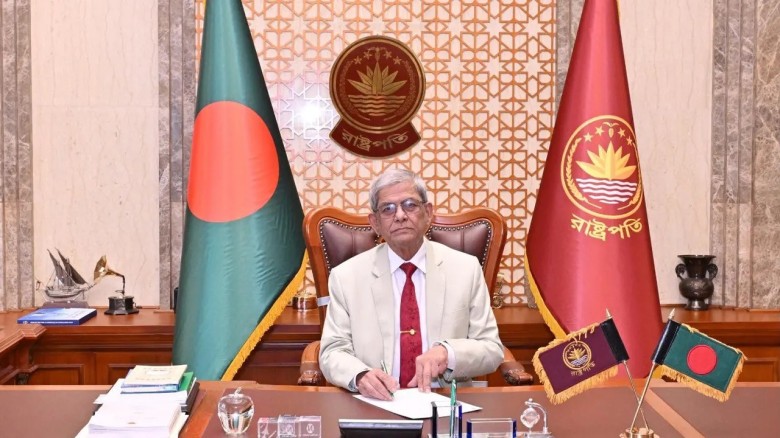 স্বপরিবারে বঙ্গভবনে রাষ্ট্রপতি মির্জা ফখরুল ইসলাম আলমগীর